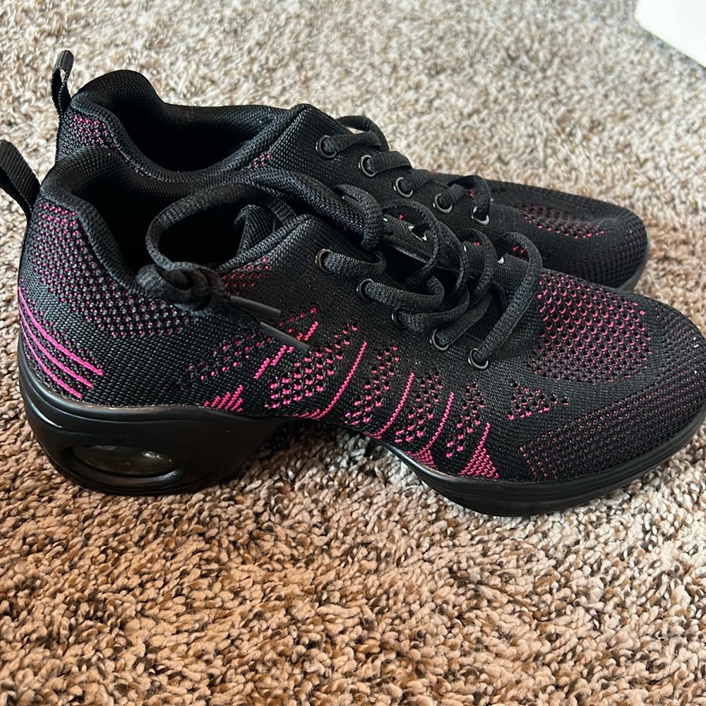 Slow Man Size 38 women’s dance shoe/any time shoe.